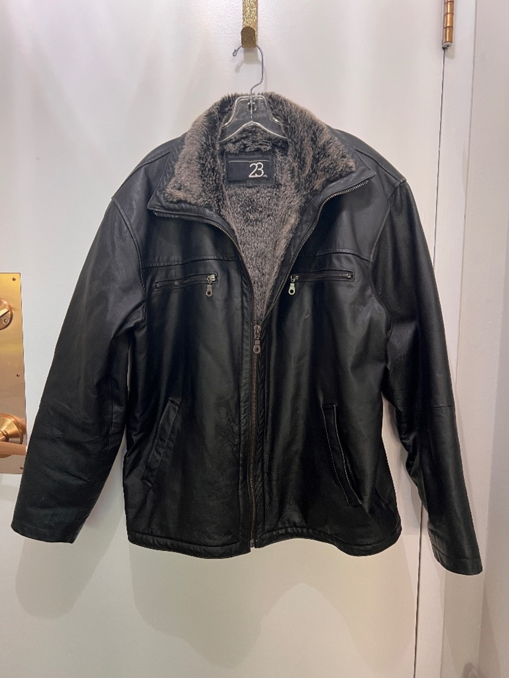 23rdSt Men's Genuine Leather Jacket Size L with faux fur